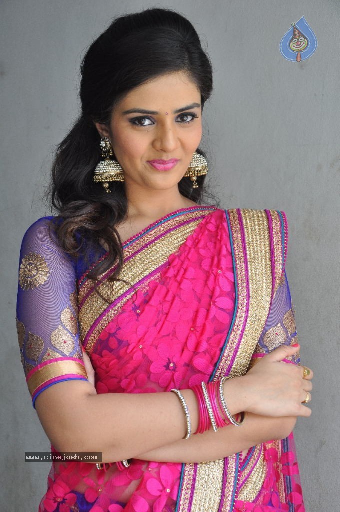 Srimukhi Latest Images - 60 / 86 photos