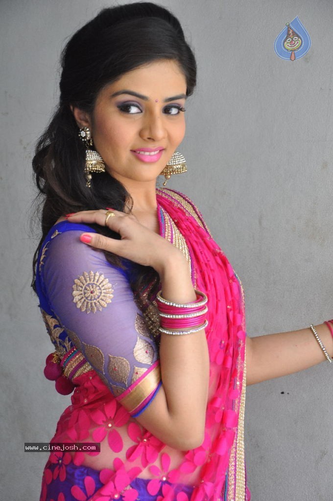 Srimukhi Latest Images - 71 / 86 photos