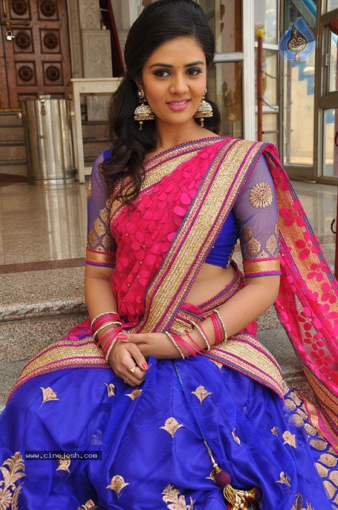 Srimukhi Latest Images - 84 / 86 photos