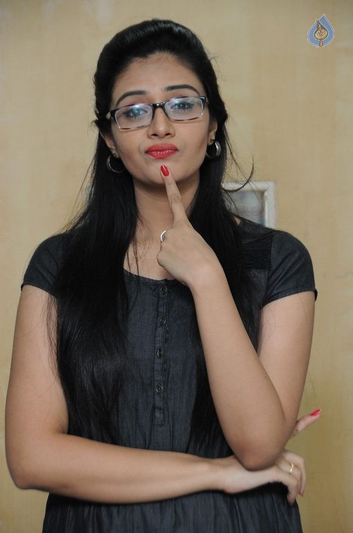 Srimukhi New Images - 51 / 60 photos