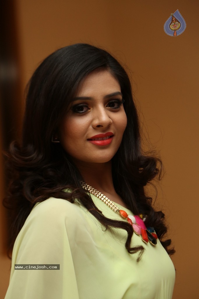 Srimukhi New Pics - 20 / 55 photos