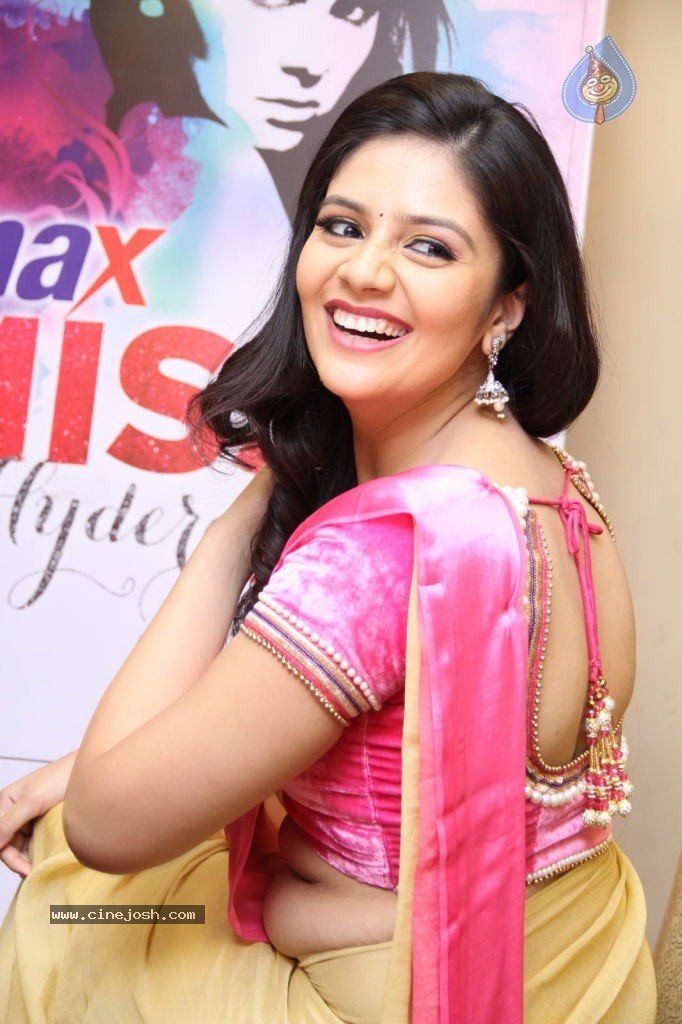 Srimukhi New Pics - 27 / 40 photos