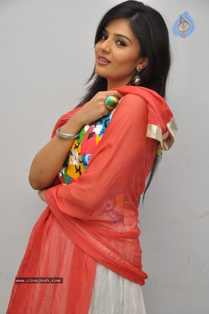 Srimukhi New Stills - 56 / 75 photos