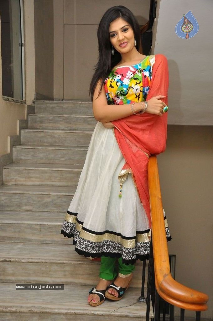 Srimukhi New Stills - 65 / 75 photos