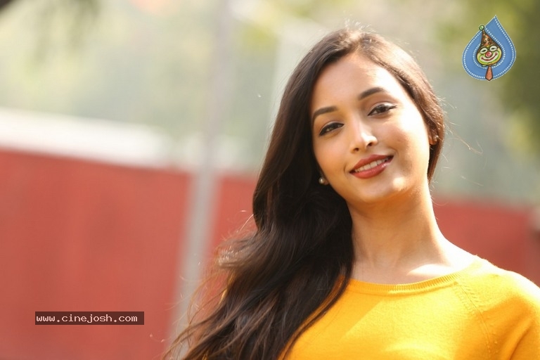 Srinidhi Shetty Photos - 2 / 20 photos