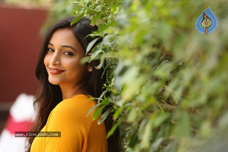 Srinidhi Shetty Photos - 9 / 20 photos