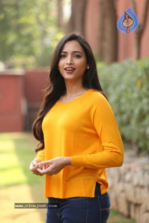 Srinidhi Shetty Photos - 11 / 20 photos