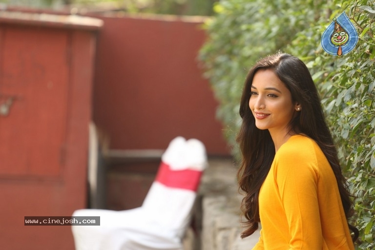 Srinidhi Shetty Photos - 16 / 20 photos