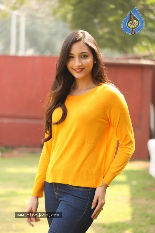 Srinidhi Shetty Photos - 18 / 20 photos