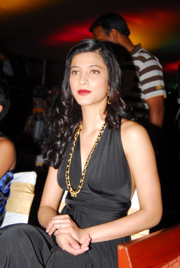 Shruthi Haasan - 22 / 73 photos