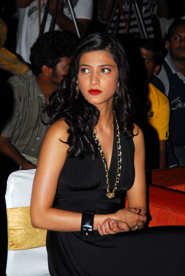 Shruthi Haasan - 44 / 73 photos