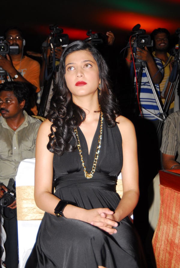 Shruthi Haasan - 51 / 73 photos