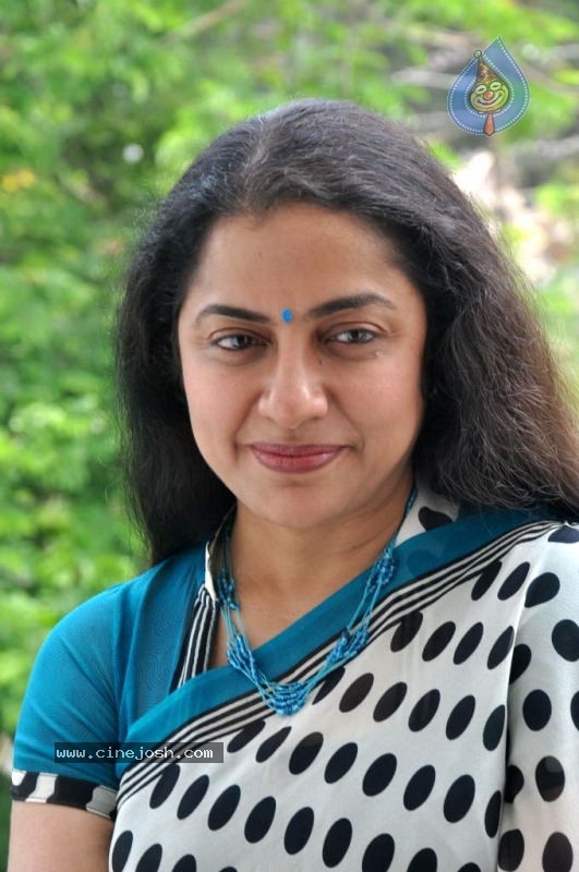 Suhasini Maniratnam Photos - 4 / 29 photos