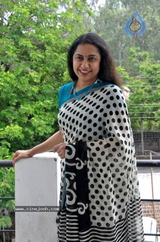 Suhasini Maniratnam Photos - 12 / 29 photos