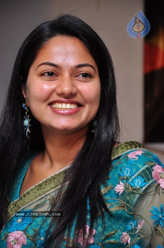 Suhasini New Stills - 4 / 27 photos