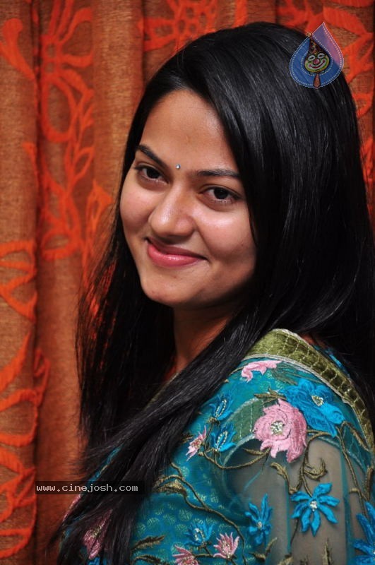 Suhasini New Stills - 5 / 27 photos