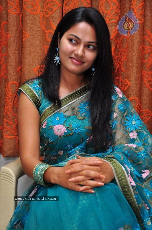 Suhasini New Stills - 7 / 27 photos