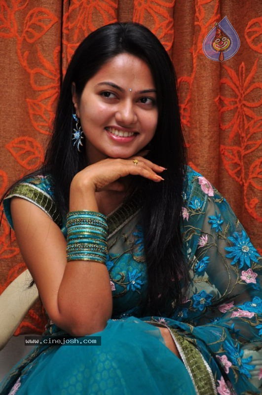 Suhasini New Stills - 9 / 27 photos