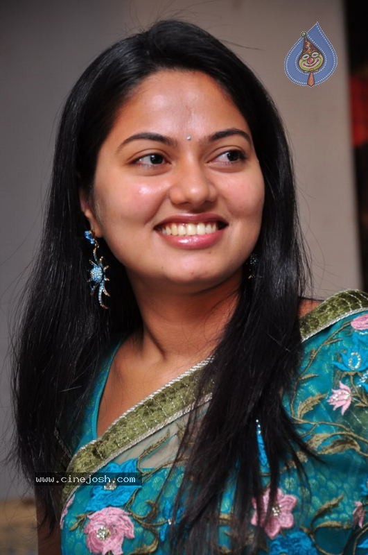 Suhasini New Stills - 11 / 27 photos