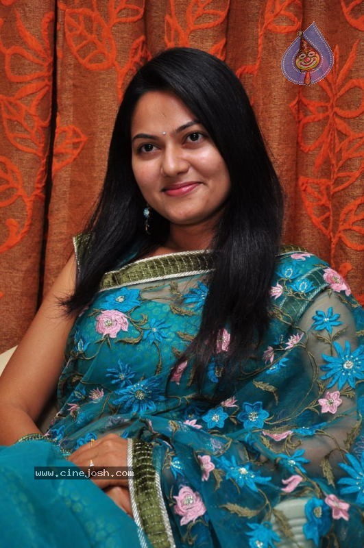 Suhasini New Stills - 13 / 27 photos