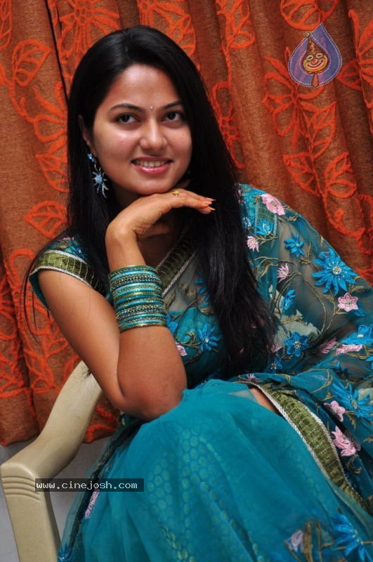 Suhasini New Stills - 15 / 27 photos