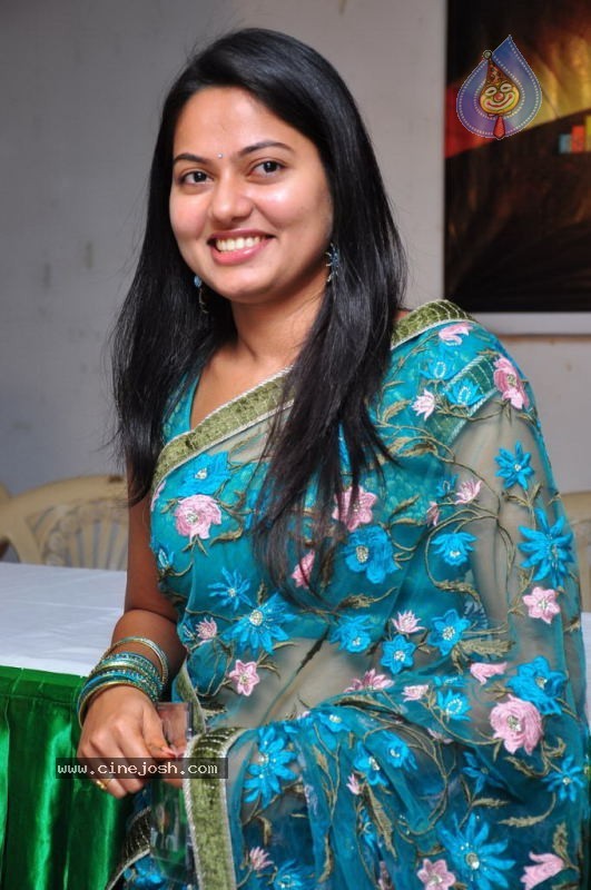 Suhasini New Stills - 22 / 27 photos