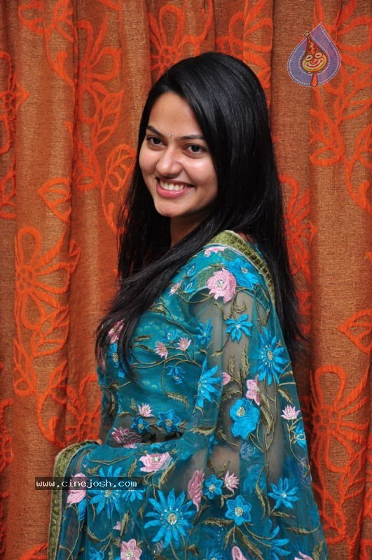 Suhasini New Stills - 23 / 27 photos