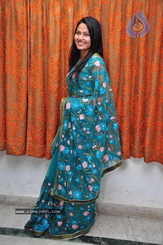 Suhasini New Stills - 25 / 27 photos