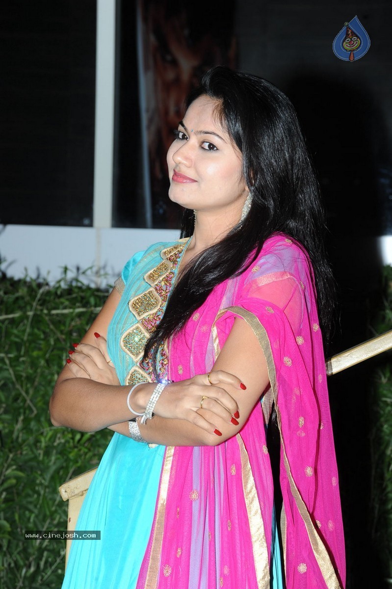 Suhasini New Stills - 22 / 64 photos