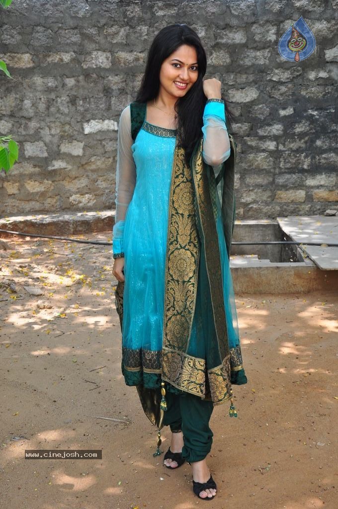 Suhasini New Stills - 36 / 75 photos