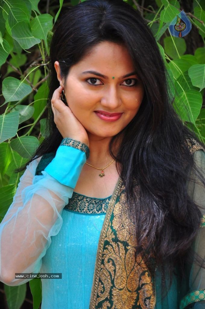 Suhasini New Stills - 52 / 75 photos