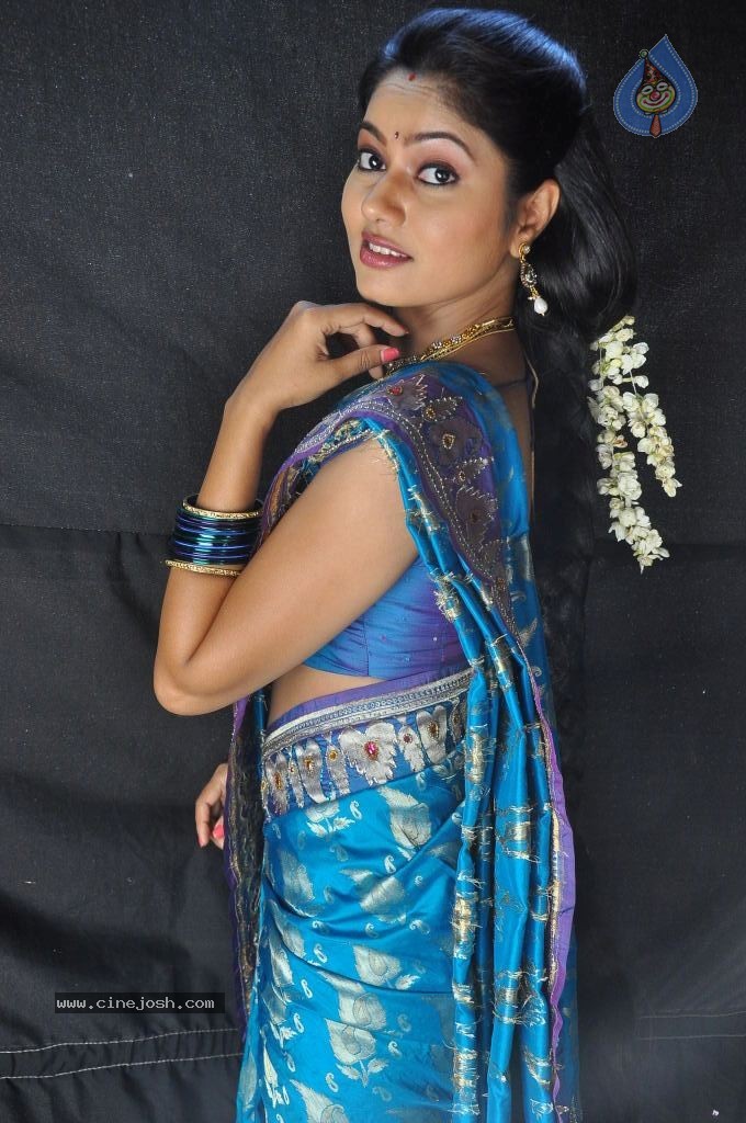 Suhasini Stills - 28 / 108 photos