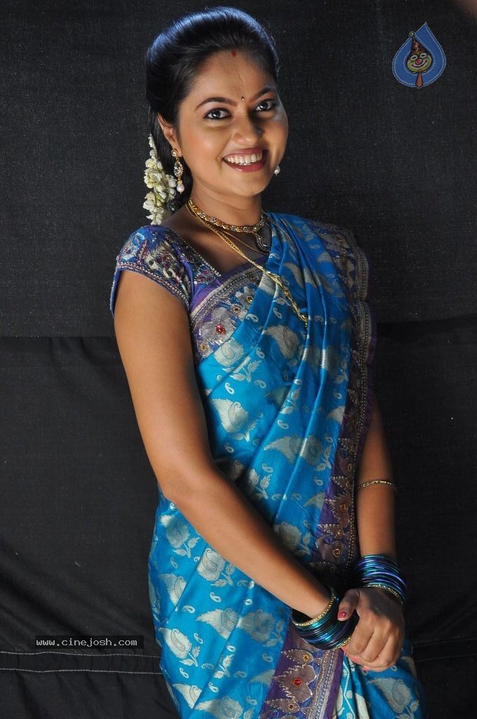 Suhasini Stills - 34 / 108 photos