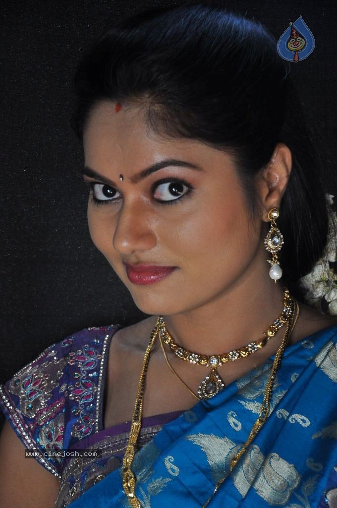 Suhasini Stills - 41 / 108 photos