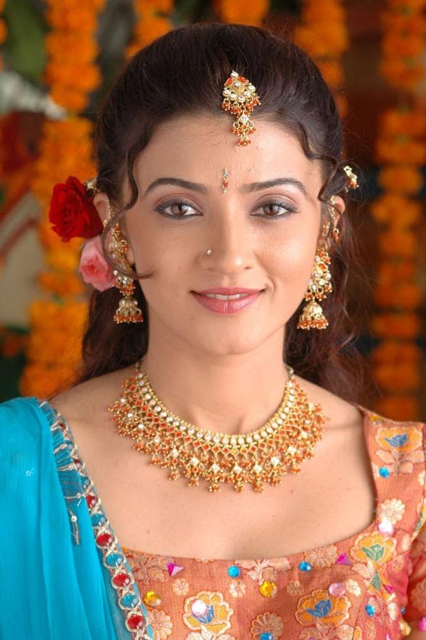 Suhasi Stills - 20 / 35 photos