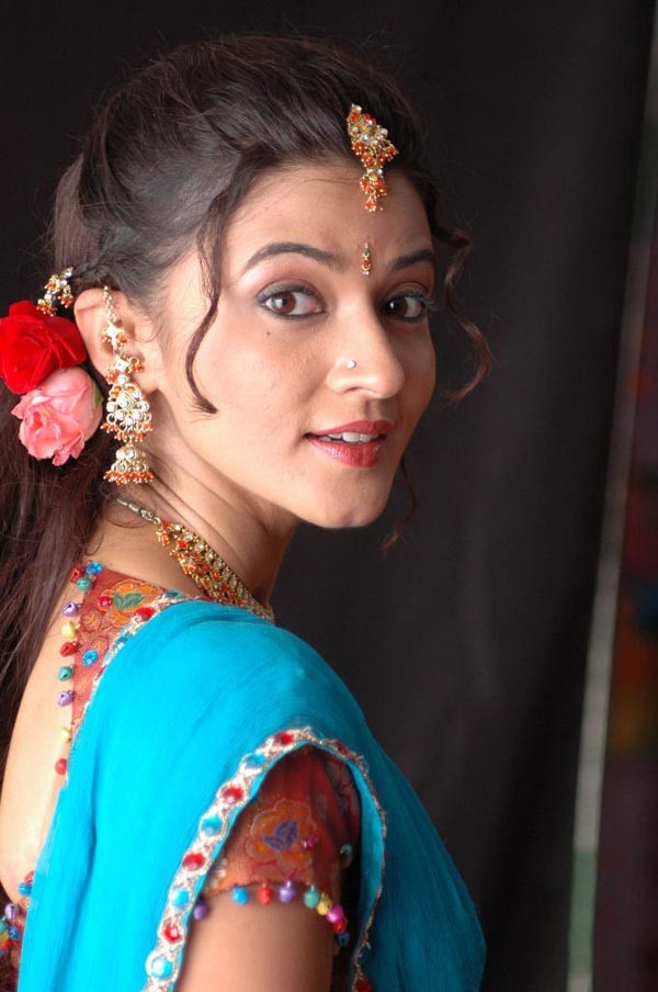 Suhasi Stills - 24 / 35 photos