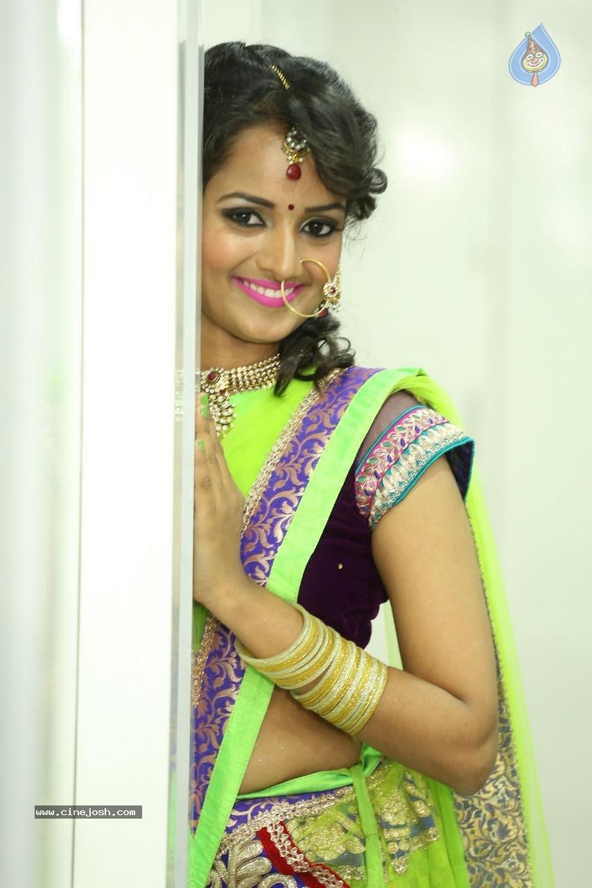 Sujaritha Stills - 15 / 63 photos