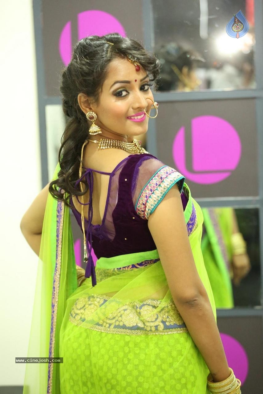 Sujaritha Stills - 17 / 63 photos