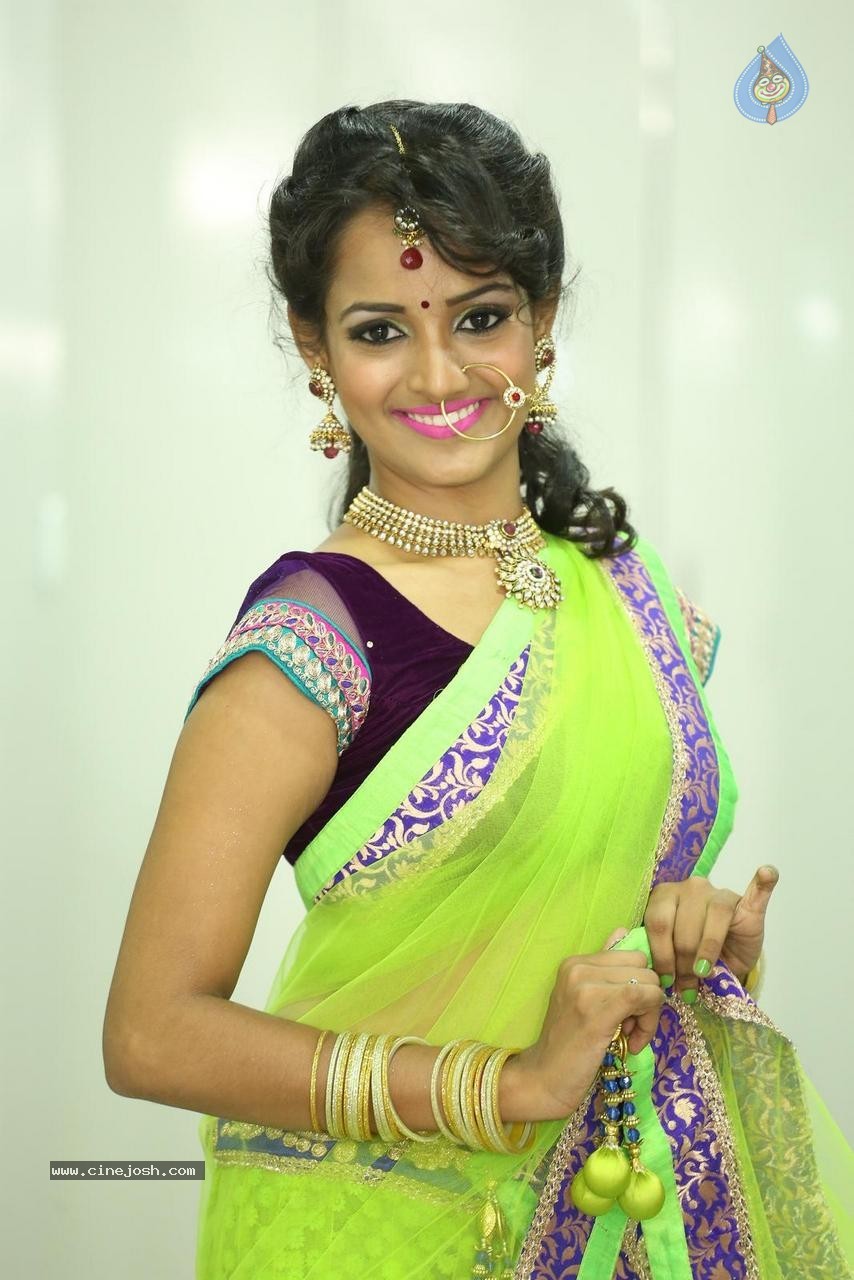 Sujaritha Stills - 18 / 63 photos