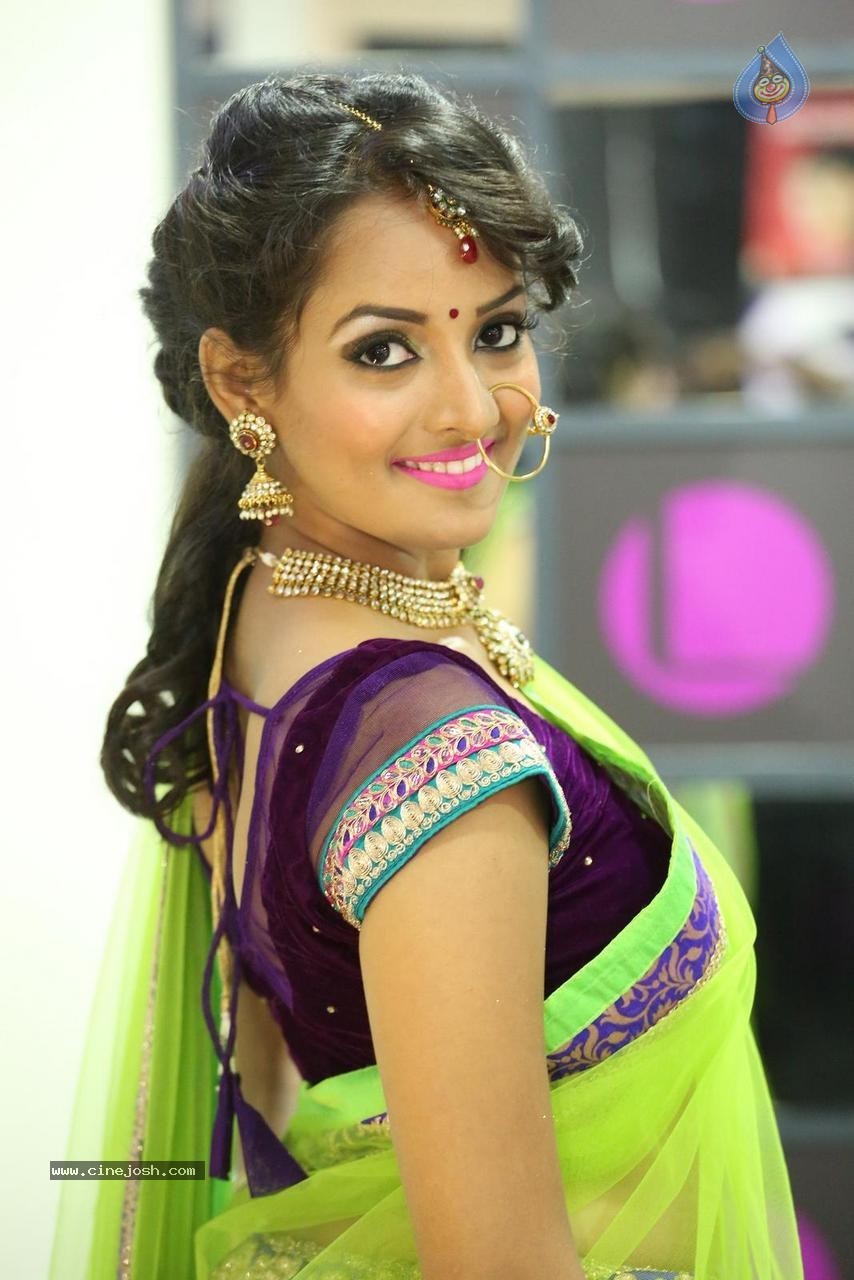 Sujaritha Stills - 26 / 63 photos