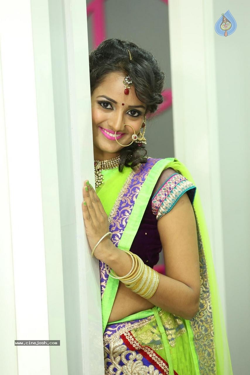 Sujaritha Stills - 28 / 63 photos