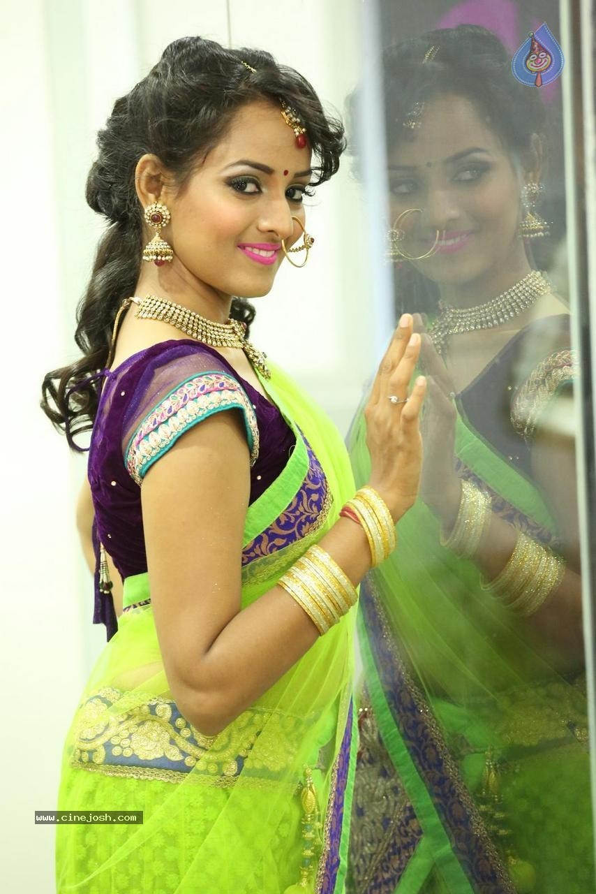 Sujaritha Stills - 29 / 63 photos