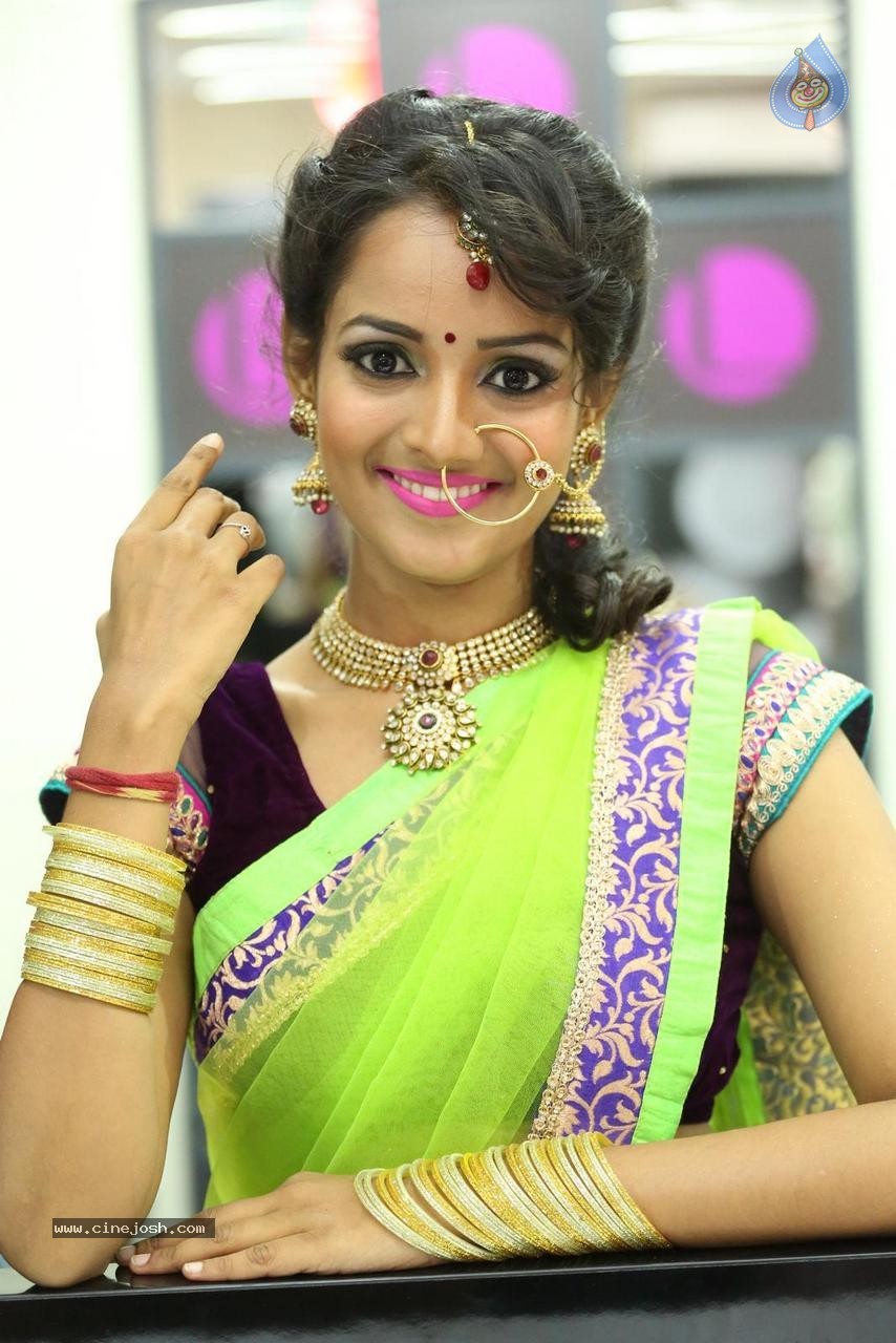 Sujaritha Stills - 31 / 63 photos