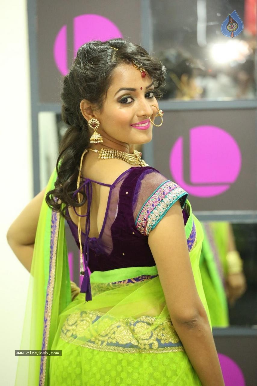 Sujaritha Stills - 32 / 63 photos