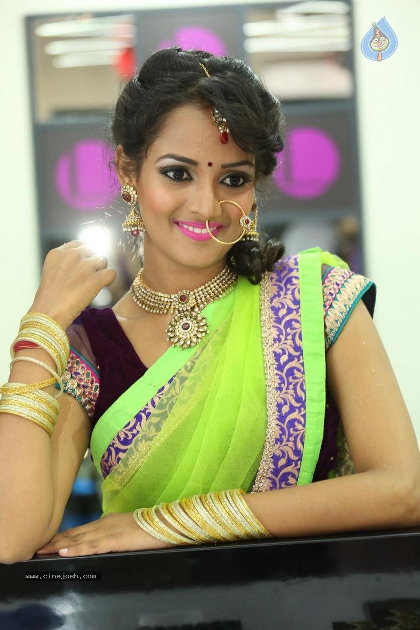 Sujaritha Stills - 33 / 63 photos