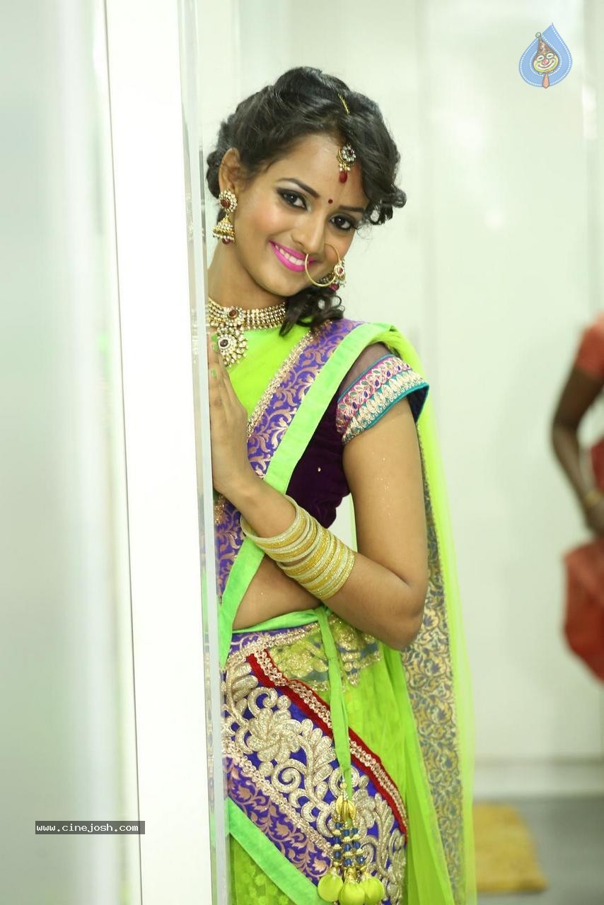 Sujaritha Stills - 34 / 63 photos