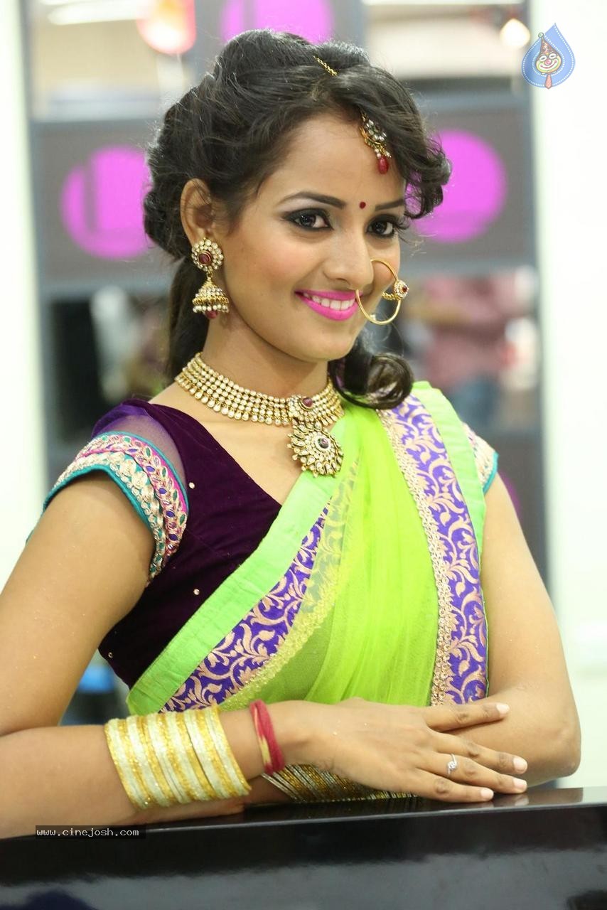 Sujaritha Stills - 38 / 63 photos