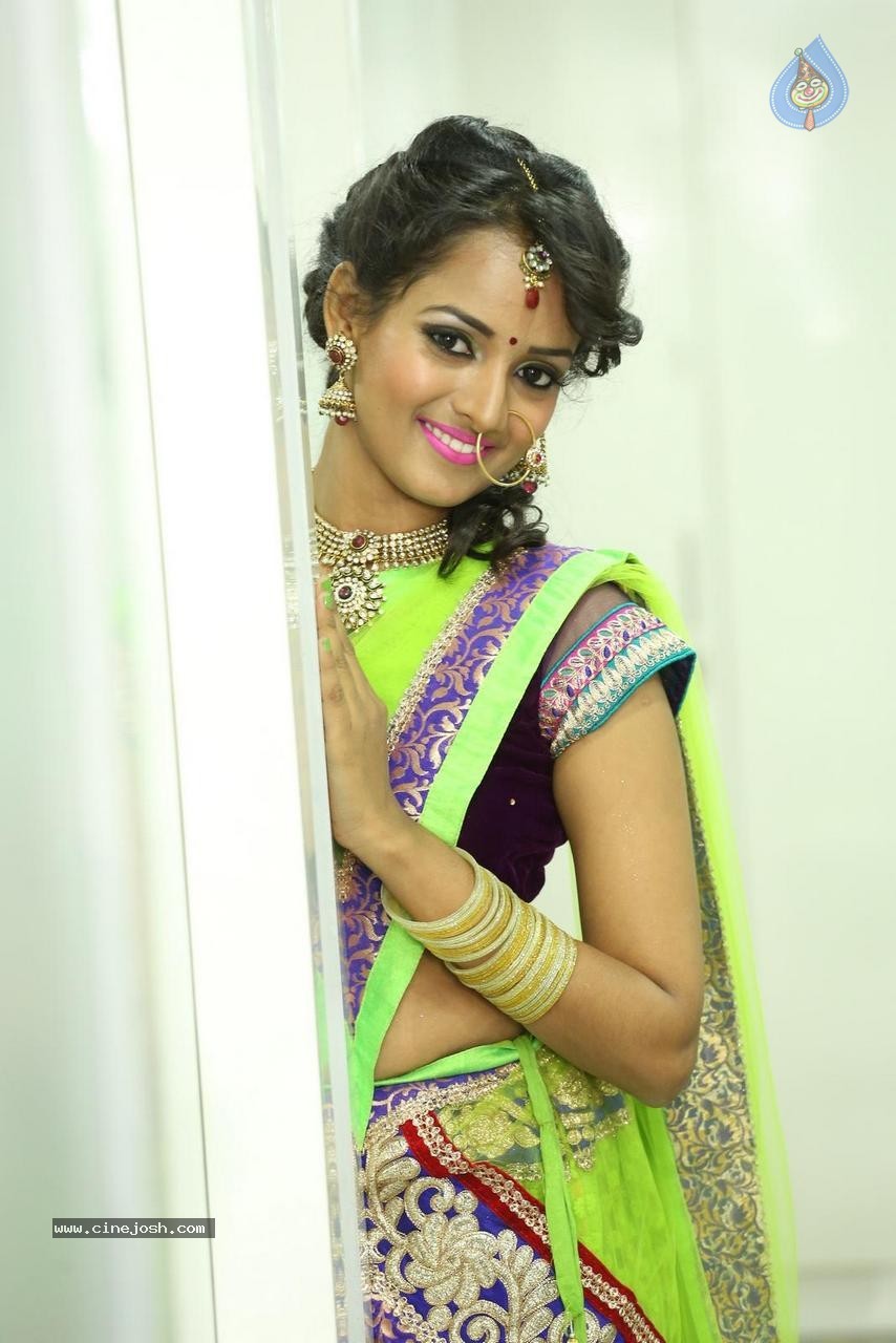 Sujaritha Stills - 55 / 63 photos