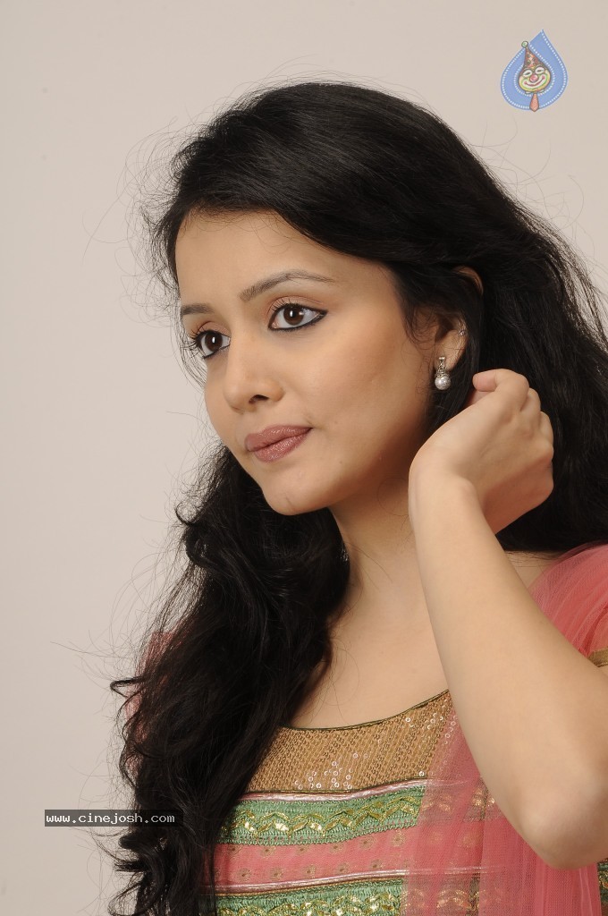 Sulagna New Stills - 70 / 89 photos