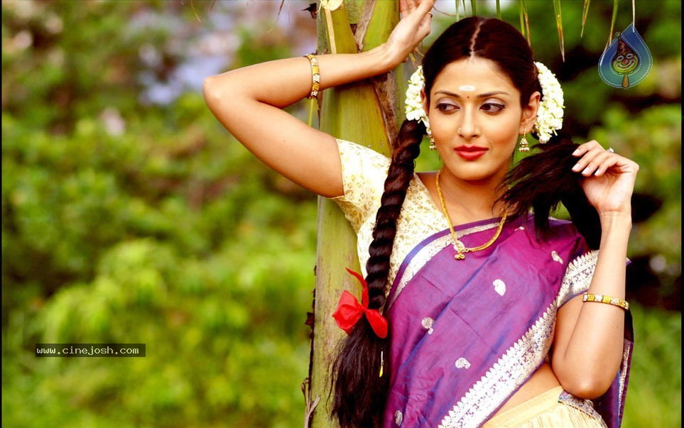 Suma Guha Stills - 4 / 14 photos